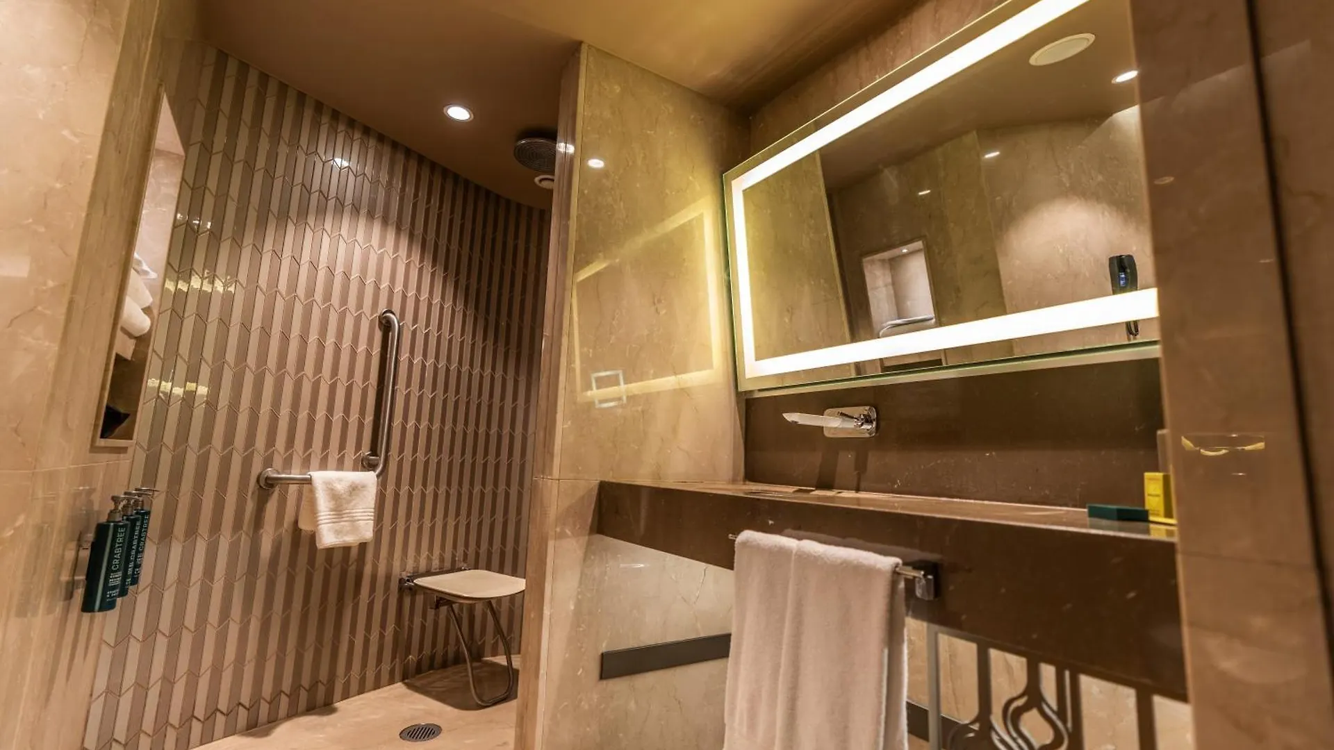 Hilton Istanbul Kozyatagi Hotel 5*,