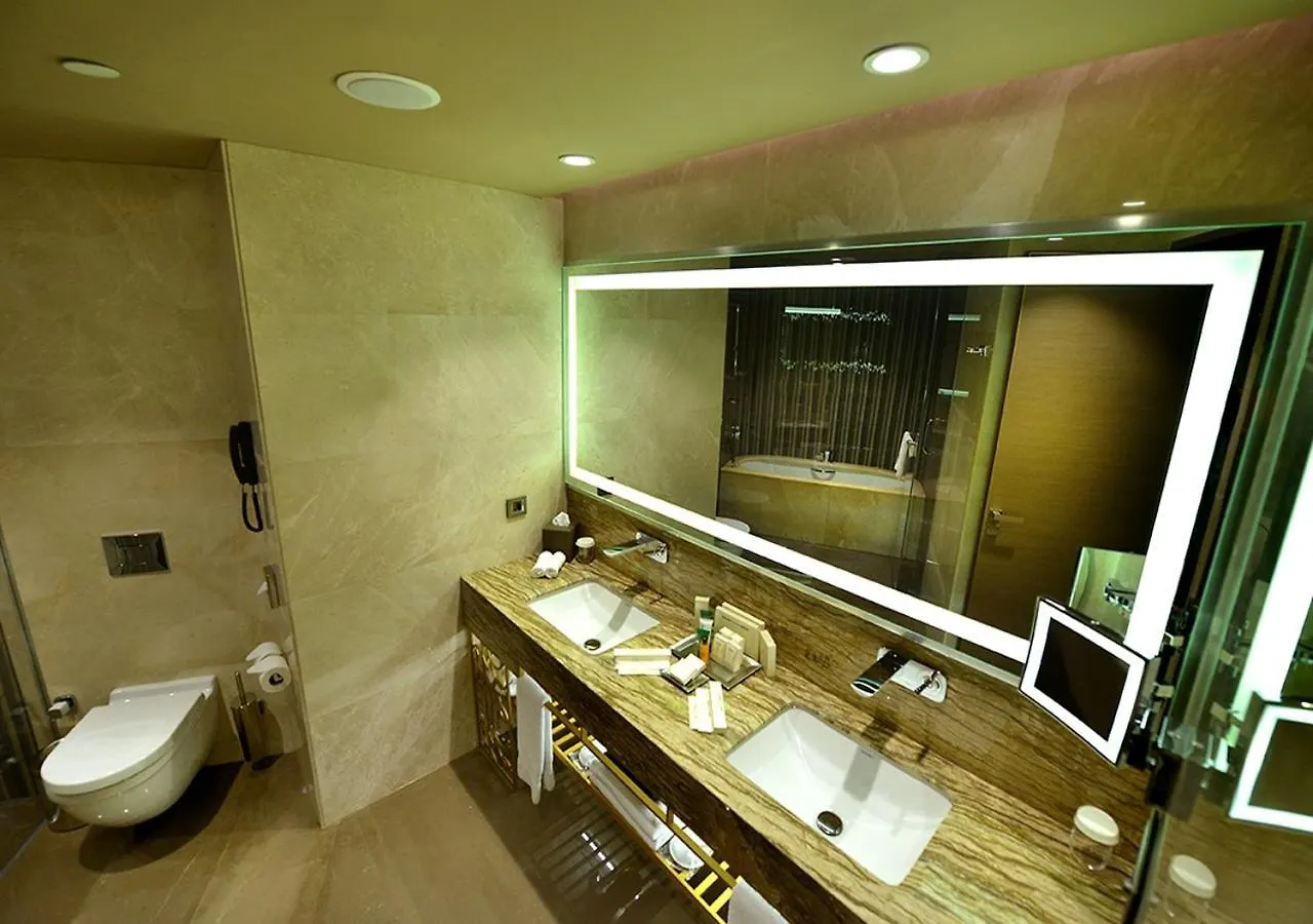 Hilton Istanbul Kozyatagi Hotel 5*,